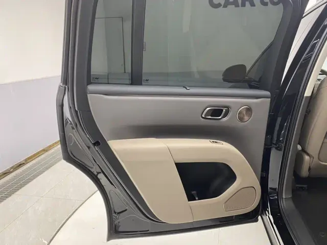 Li Auto i8 — Фото автомобиля 26