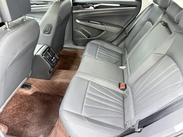 Volkswagen Passat — Фото автомобиля 9