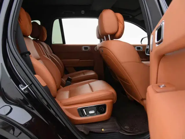 Li Auto L8 — Фото автомобиля 16