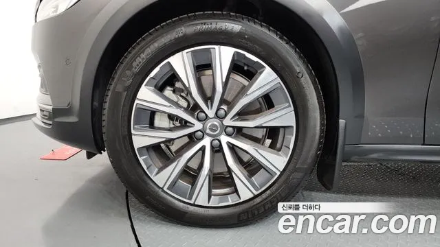 Вольво V90 — Фото автомобиля 5