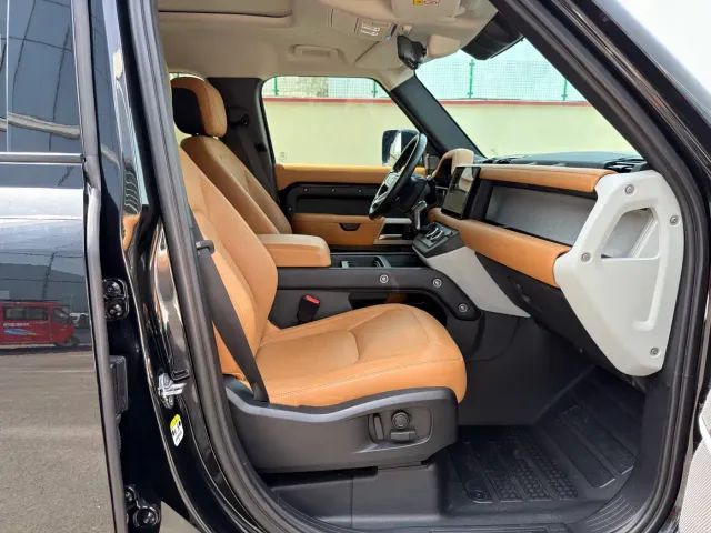Land Rover Defender — Фото автомобиля 14