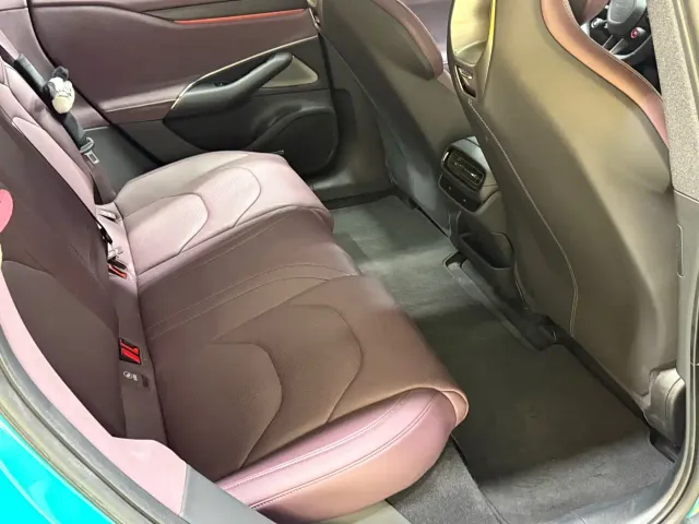 Xiaomi SU7 — Фото автомобиля 12