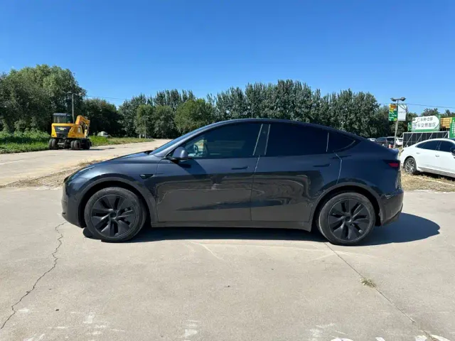Tesla Model Y — Фото автомобиля 7