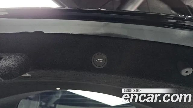Tesla Model Y — Фото автомобиля 27