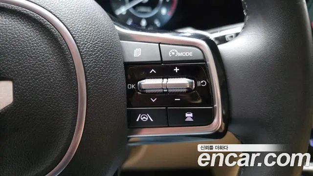 Kia Carnival Generation 4 — Фото автомобиля 23