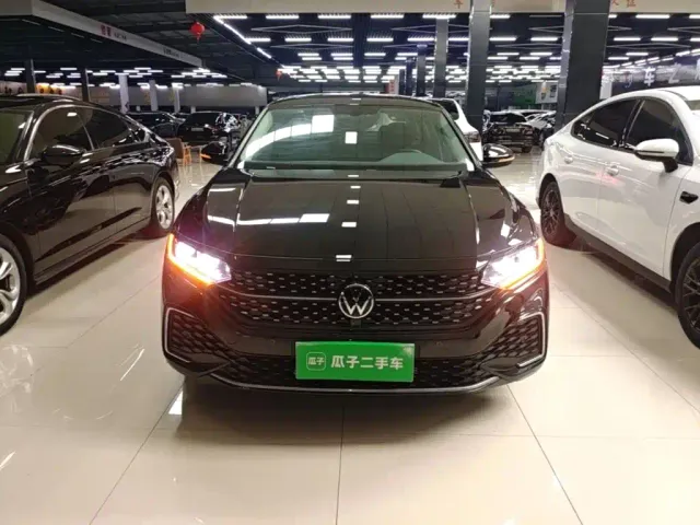 Volkswagen Passat — Фото автомобиля 2
