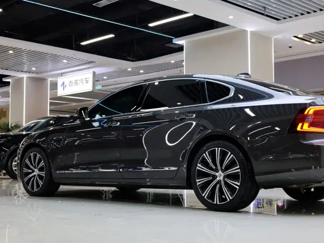Volvo S90 — Фото автомобиля 12