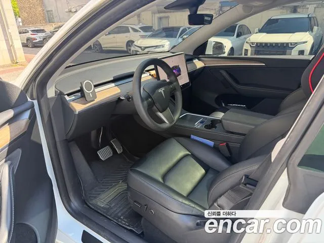 Tesla Model Y — Фото автомобиля 6