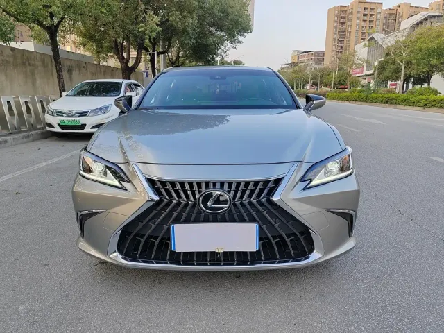 Lexus ES — Фото автомобиля 2