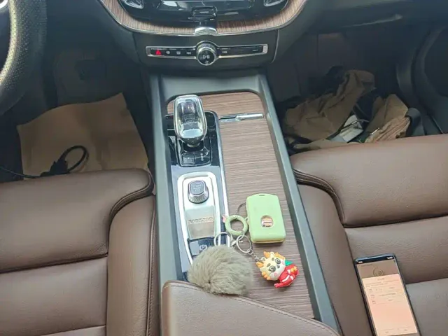 Volvo XC60 — Фото автомобиля 13