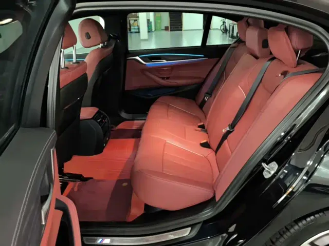 BMW 5 Series — Фото автомобиля 16