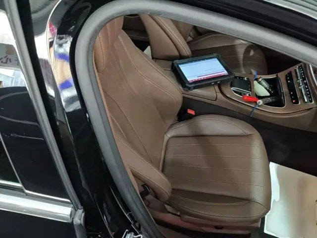 Mercedes-Benz E-Class — Фото автомобиля 24