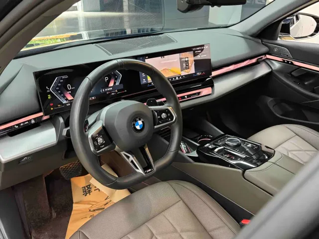 BMW 5 Series — Фото автомобиля 14