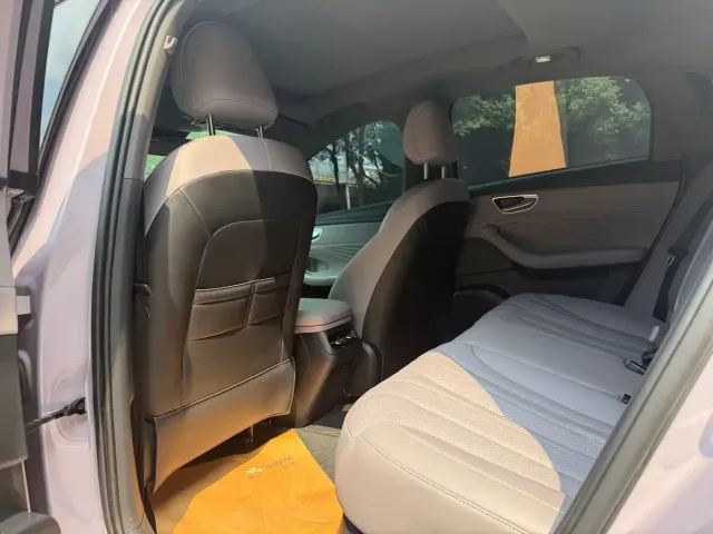 Roewe Roewe M7 DMH 2025 Base — Фото автомобиля 4