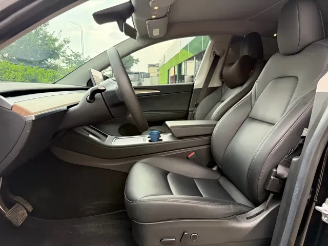 Tesla Model Y — Фото автомобиля 12