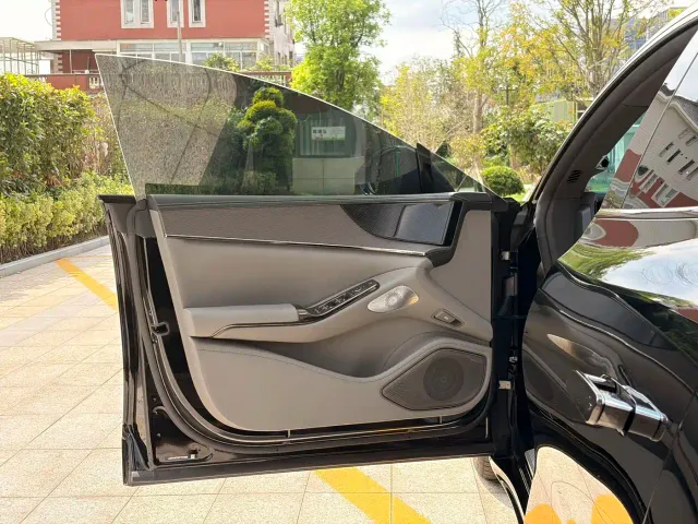 Denza Z9GT — Фото автомобиля 6