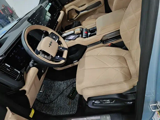 BYD FangChengBao Leopard 8 — Фото автомобиля 14