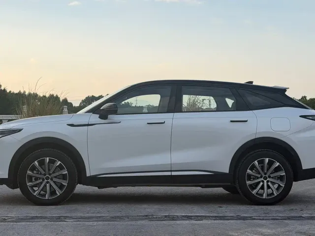 Exeed RX — Фото автомобиля 5