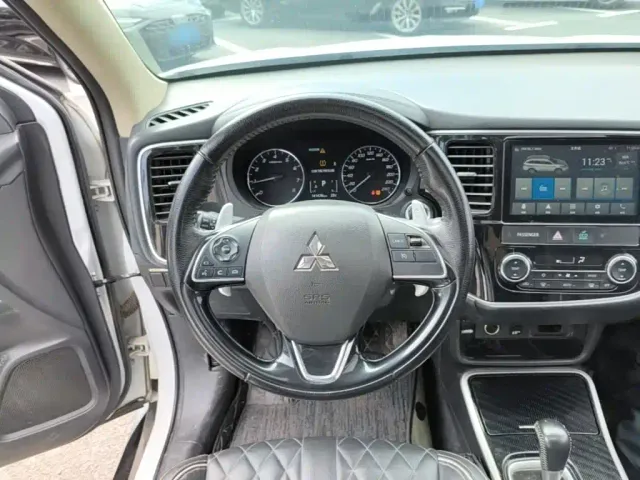 Mitsubishi Outlander — Фото автомобиля 10