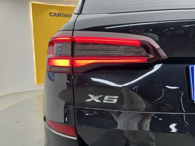 BMW BMW X5 2022 Facelift xDrive 40Li M Sport Package — Фото автомобиля 16