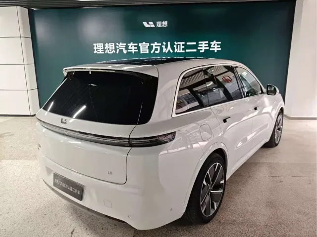 Li Auto L8 — Фото автомобиля 10