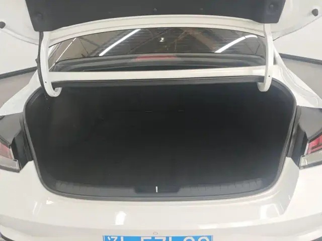 Hyundai Elantra — Фото автомобиля 4