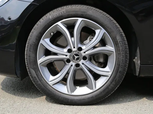 Mercedes-Benz E-Class — Фото автомобиля 21