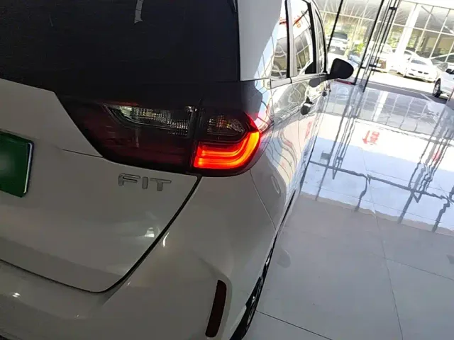 Honda Fit — Фото автомобиля 7