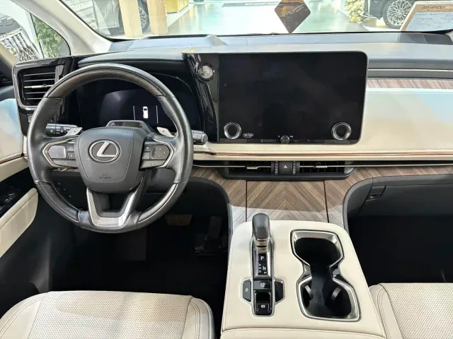 Lexus LM — Фото автомобиля 18
