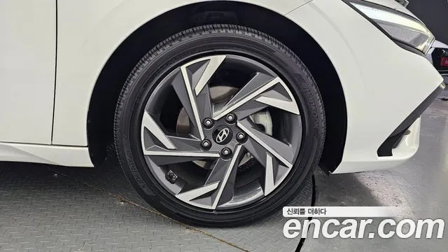 Hyundai Avante CN7 — Фото автомобиля 4