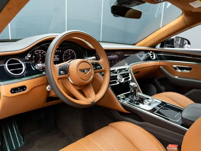 Bentley Flying Spur — Фото автомобиля 12