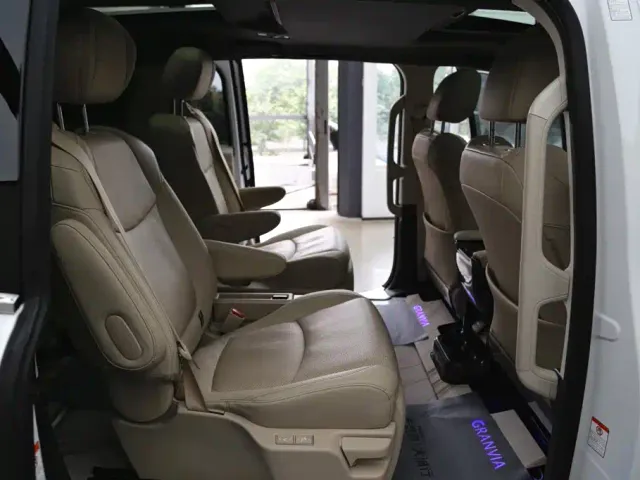 Toyota Granvia 2022 2.5L Hybrid Noble Edition — Фото автомобиля 24