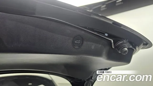 Tesla Model 3 — Фото автомобиля 20