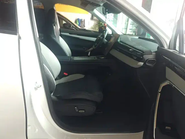 Geely Boyue L — Фото автомобиля 8