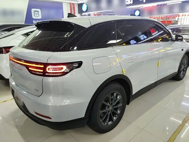 Leapmotor C11 — Фото автомобиля 6