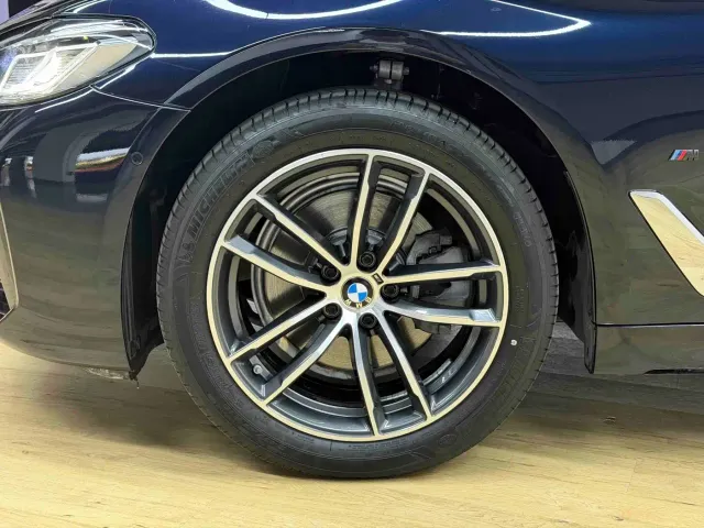 BMW 5 Series — Фото автомобиля 5