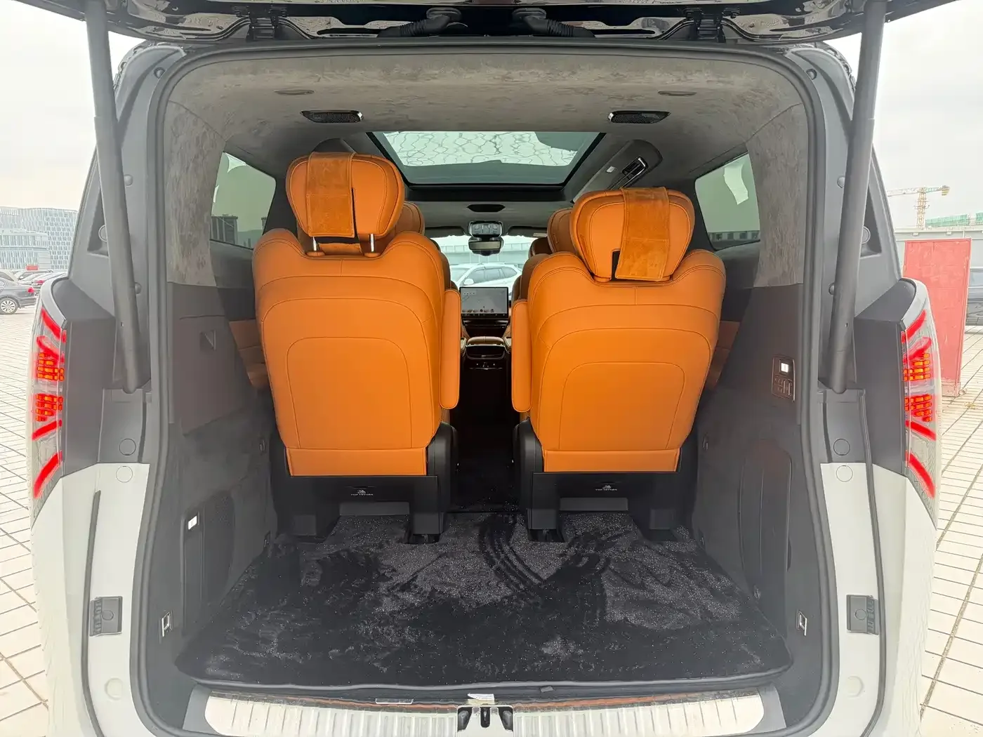 Geely Galaxy Yizhen L380 2024 140kWh 6-Seater AWD Ultra — Фото автомобиля 13