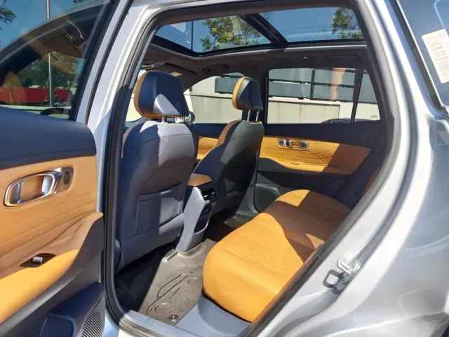 Geely Galaxy Starship 7 EM-i — Фото автомобиля 15