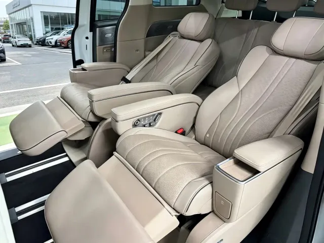 Xpeng X9 — Фото автомобиля 5