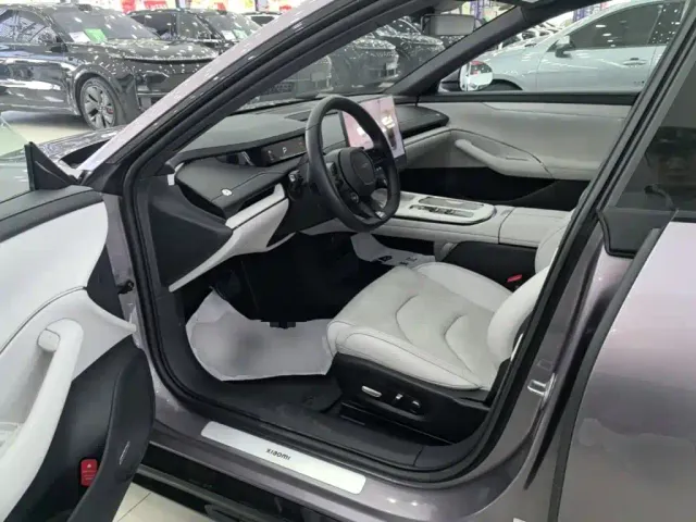 Xiaomi SU7 — Фото автомобиля 15