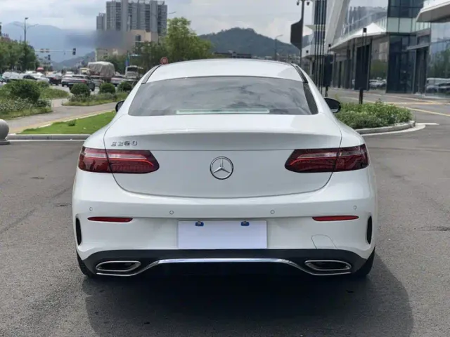 Mercedes-Benz E-Class — Фото автомобиля 7