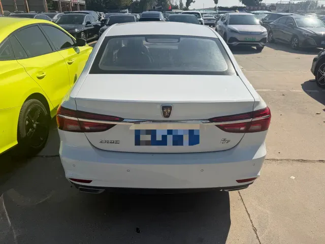 Roewe i6 — Фото автомобиля 10