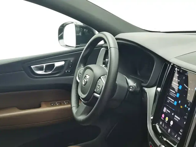 Volvo XC60 — Фото автомобиля 22