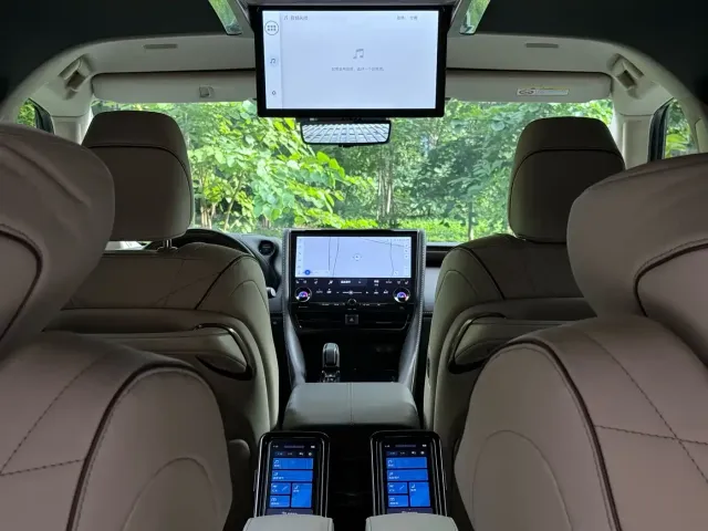 Toyota Alphard — Фото автомобиля 17