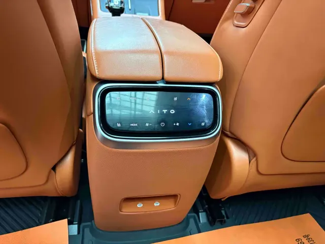 Aito M7 — Фото автомобиля 10