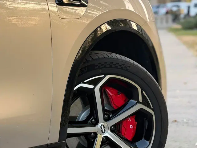 Aito M6 — Фото автомобиля 7