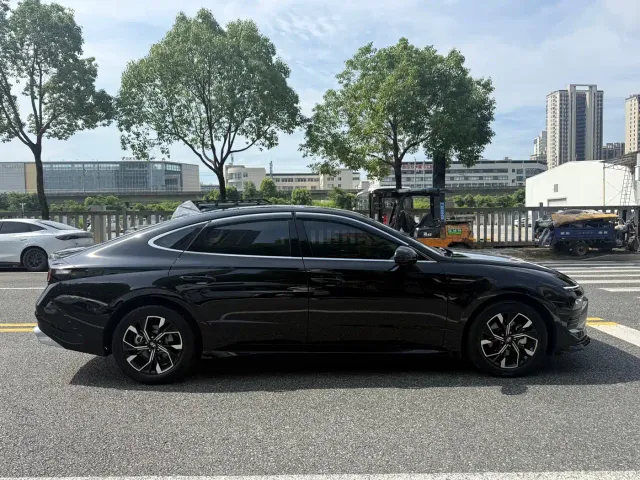 Hyundai Sonata — Фото автомобиля 4