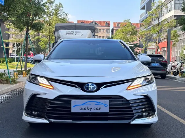 Toyota Camry — Фото автомобиля 2