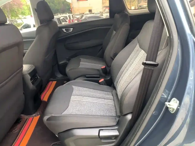 Wuling Jiachen — Фото автомобиля 16