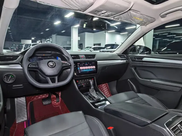 Skoda Superb — Фото автомобиля 13